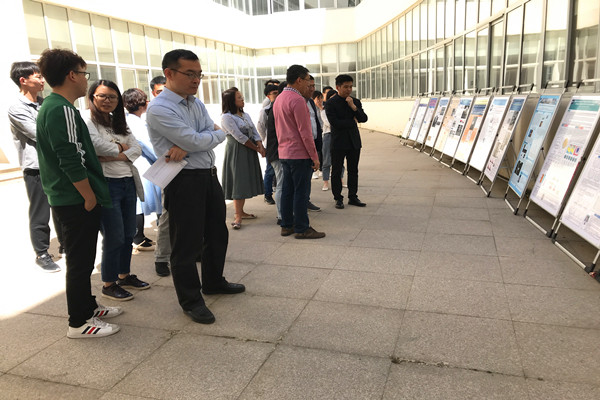 成果海报展示现场